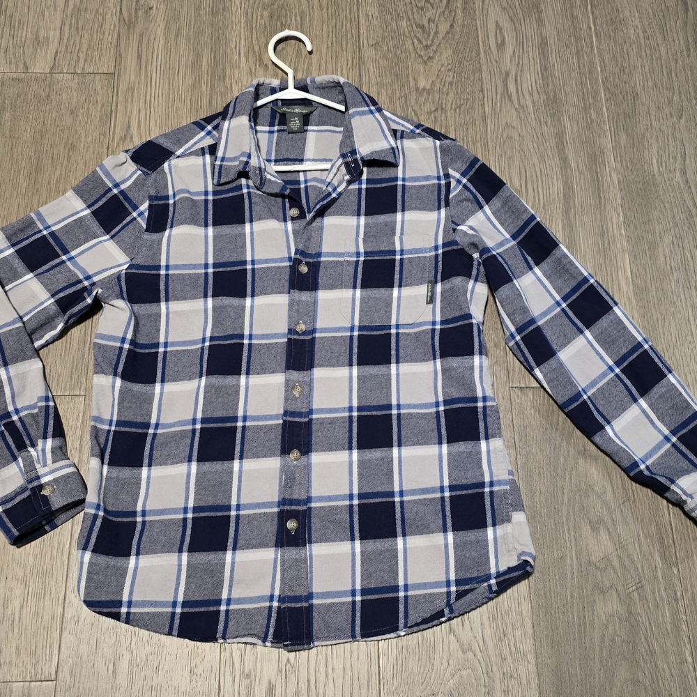Medium. Eddie Bauer Button Up Plaid Men's Shirt. Breast Pocket 100% Cotton